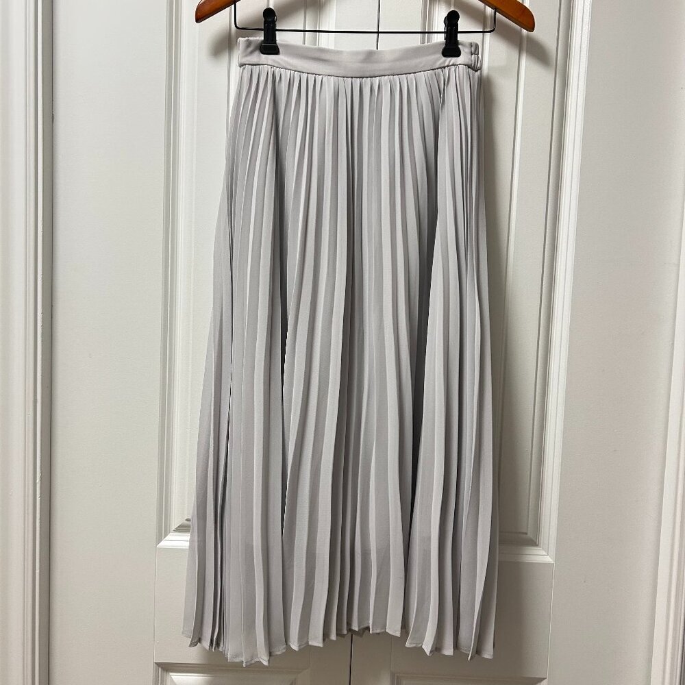 GU Japanese Pleated Midi Skirt Grey